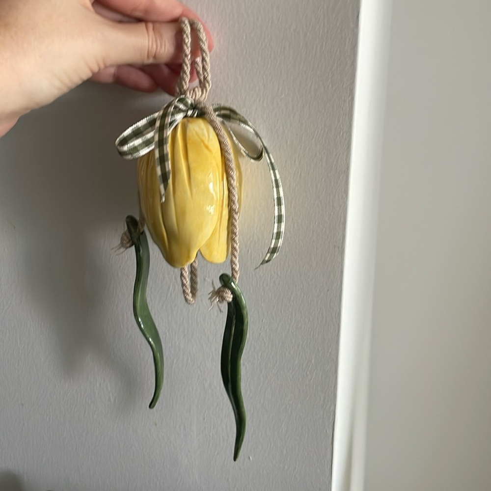 Elegant Italian Ceramic Tulip – Perfect Kitchen Décor